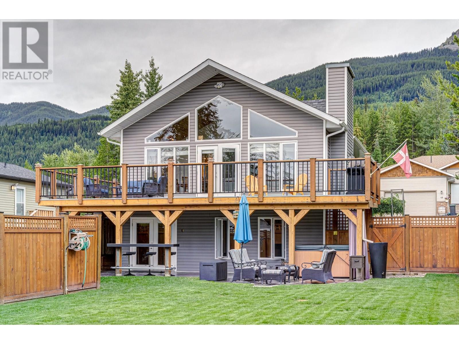 48 Darby Cres, Elkford, BC V0B 1H0