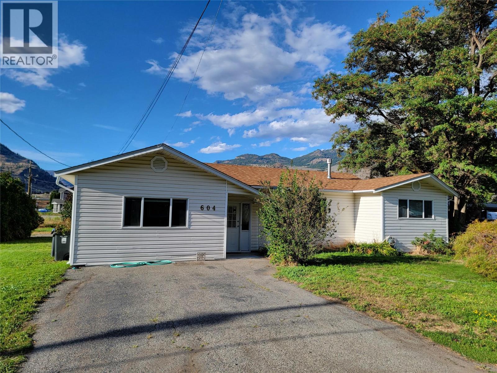 604 11 Avenue, Keremeos, BC V0X 1N3