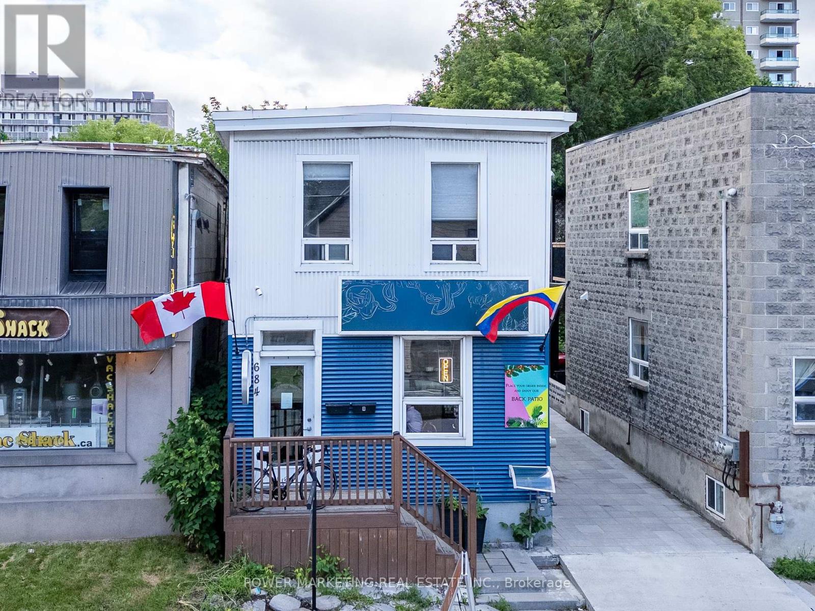 684 Bronson Ave, Ottawa, ON K1S 4E9