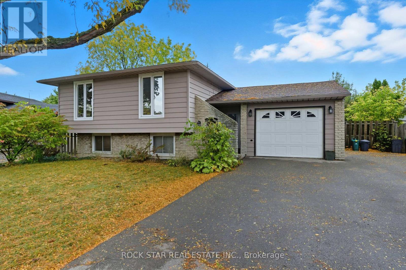 111 Britten Close, Hamilton, ON L9C 4K1