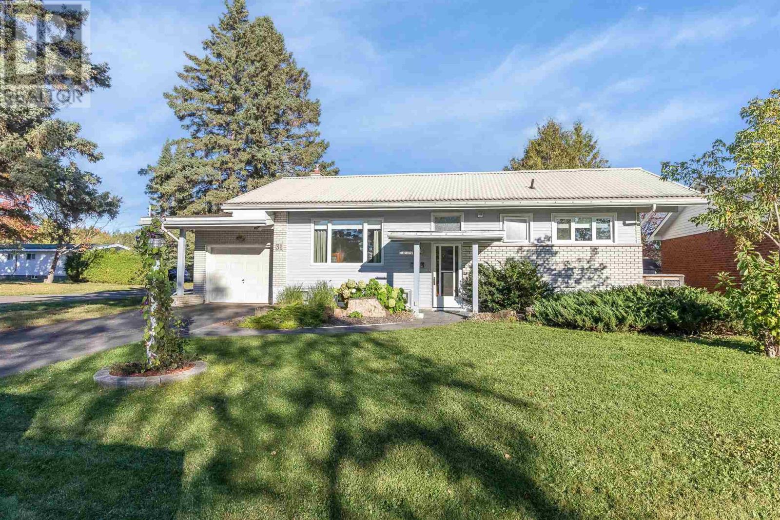 31 W Braemar Bay, Sault Ste. Marie, ON P6C 3Z5