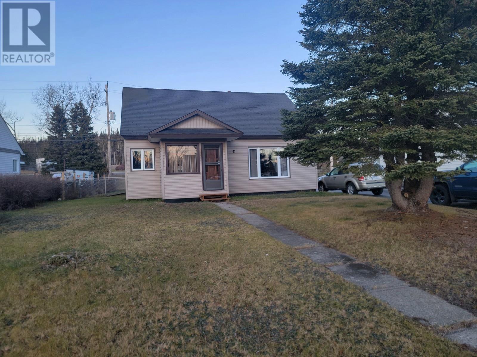 11 Elizabeth Ave, Terrace Bay, ON P0T 2W0