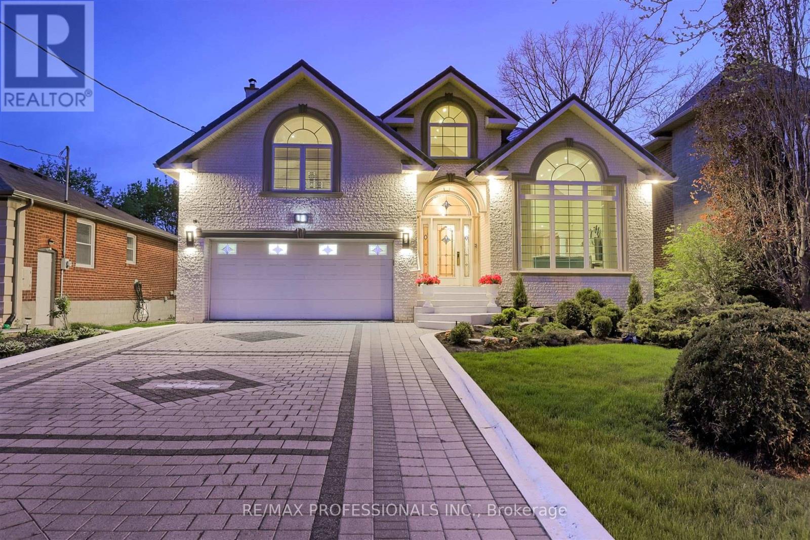 18 Northglen Ave, Toronto Islington-city Centre West, ON M9B 4R6