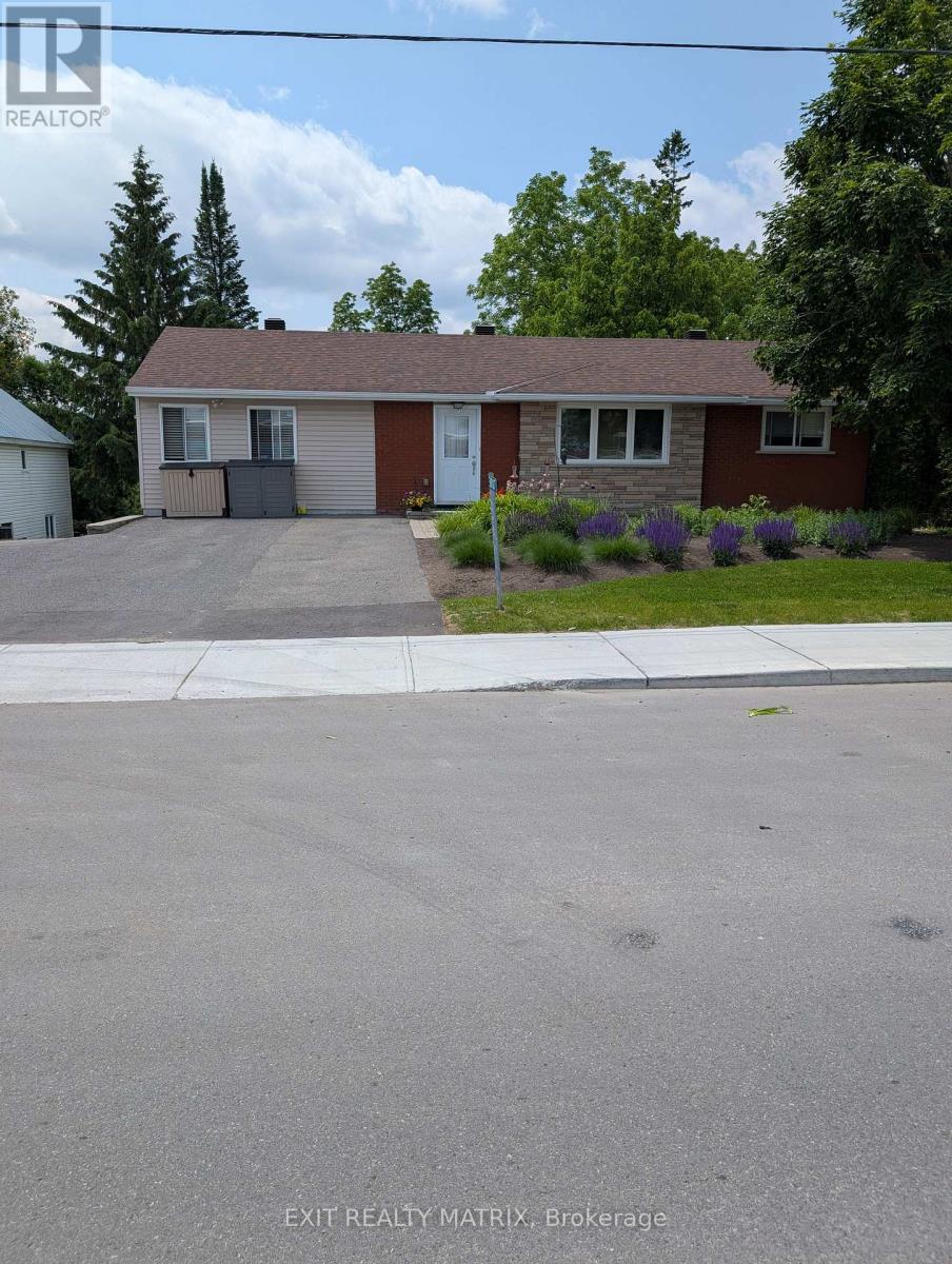 3807 Carp Rd N, Ottawa, ON K0A 1L0