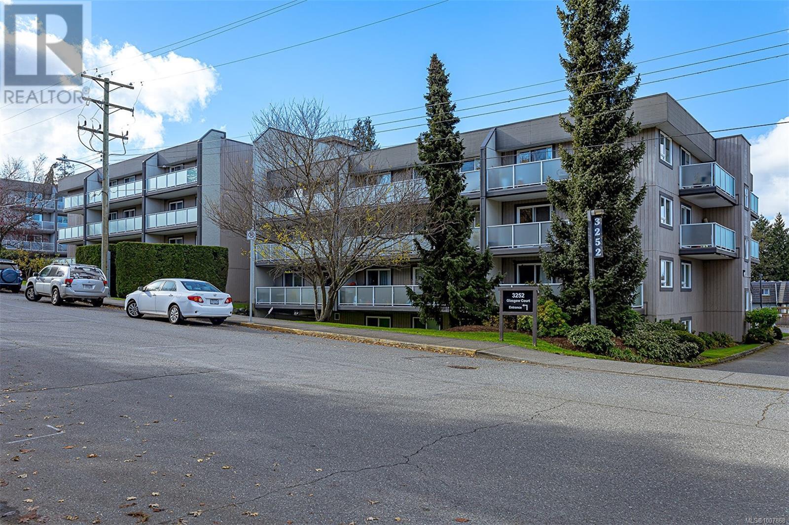 3252 Glasgow Ave Unit 406 Ave, Saanich, BC V8X 1M2