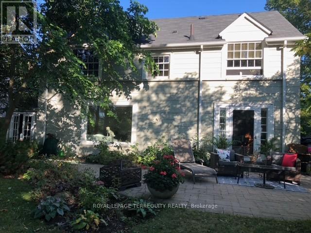 68 Cumberland Dr, Mississauga, ON L5G 3M8