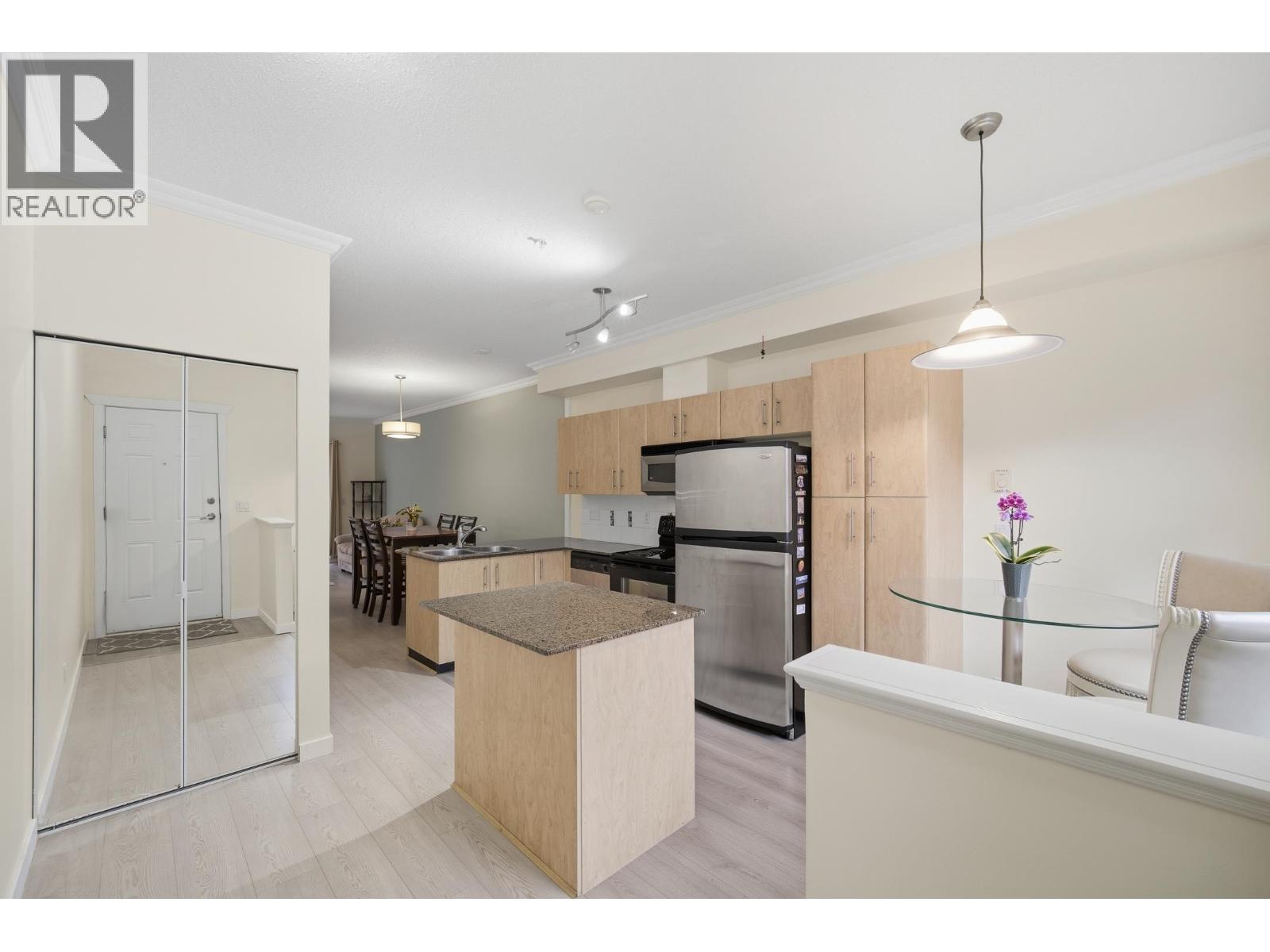 730 Farrow Street Unit 15, Coquitlam, BC V3J 7Y7