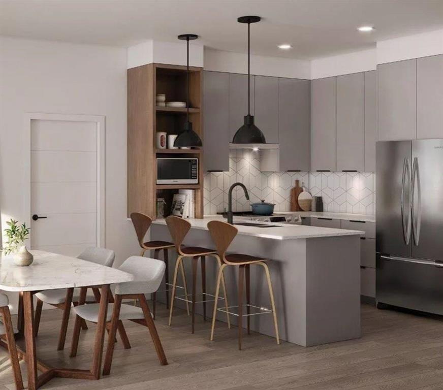 10778 138 Street Unit 403, Surrey, BC V3T 0S5