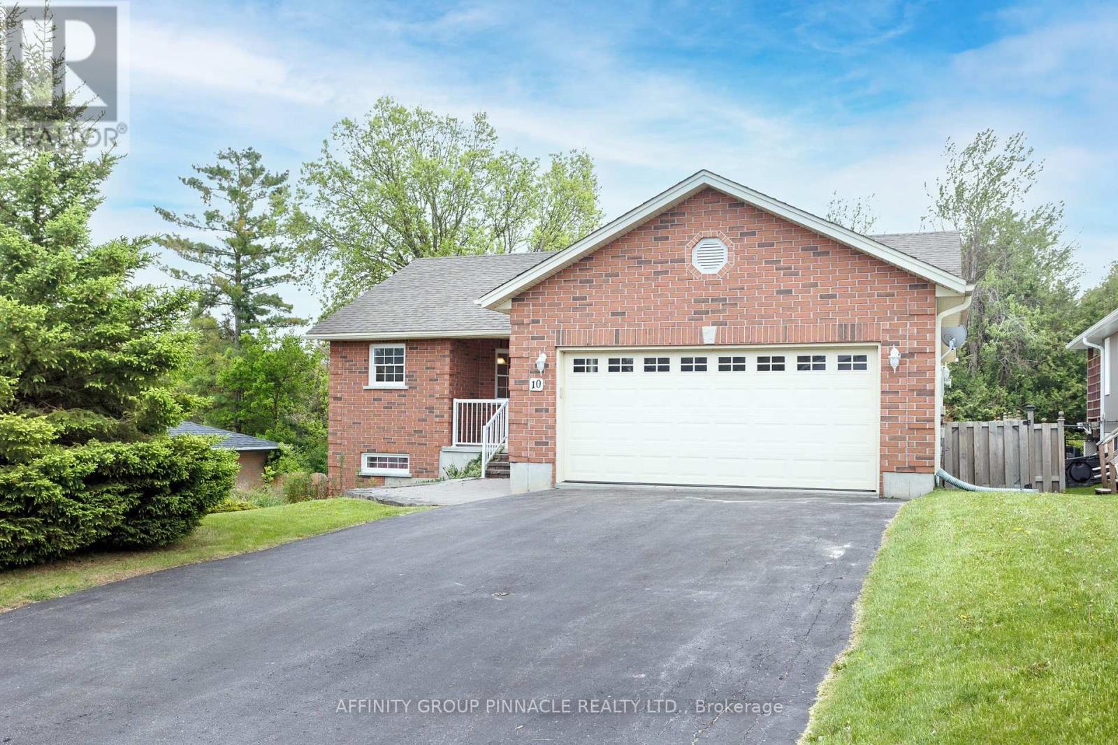 10 Champlain Blvd, Kawartha Lakes, ON K9V 0H9