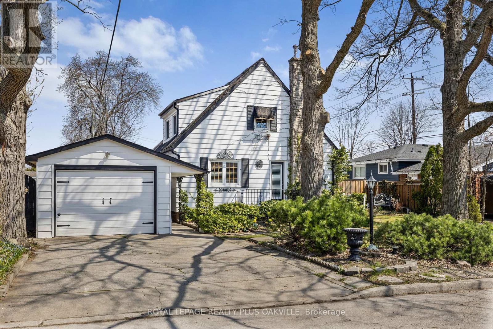 2 Westcliffe Ave, Hamilton, ON L9C 1K2
