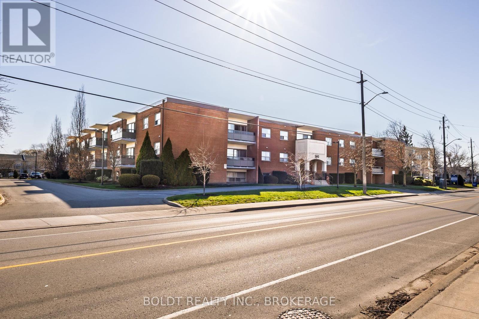 201 242 Oakdale Ave, St. Catharines, ON L2P 3K5