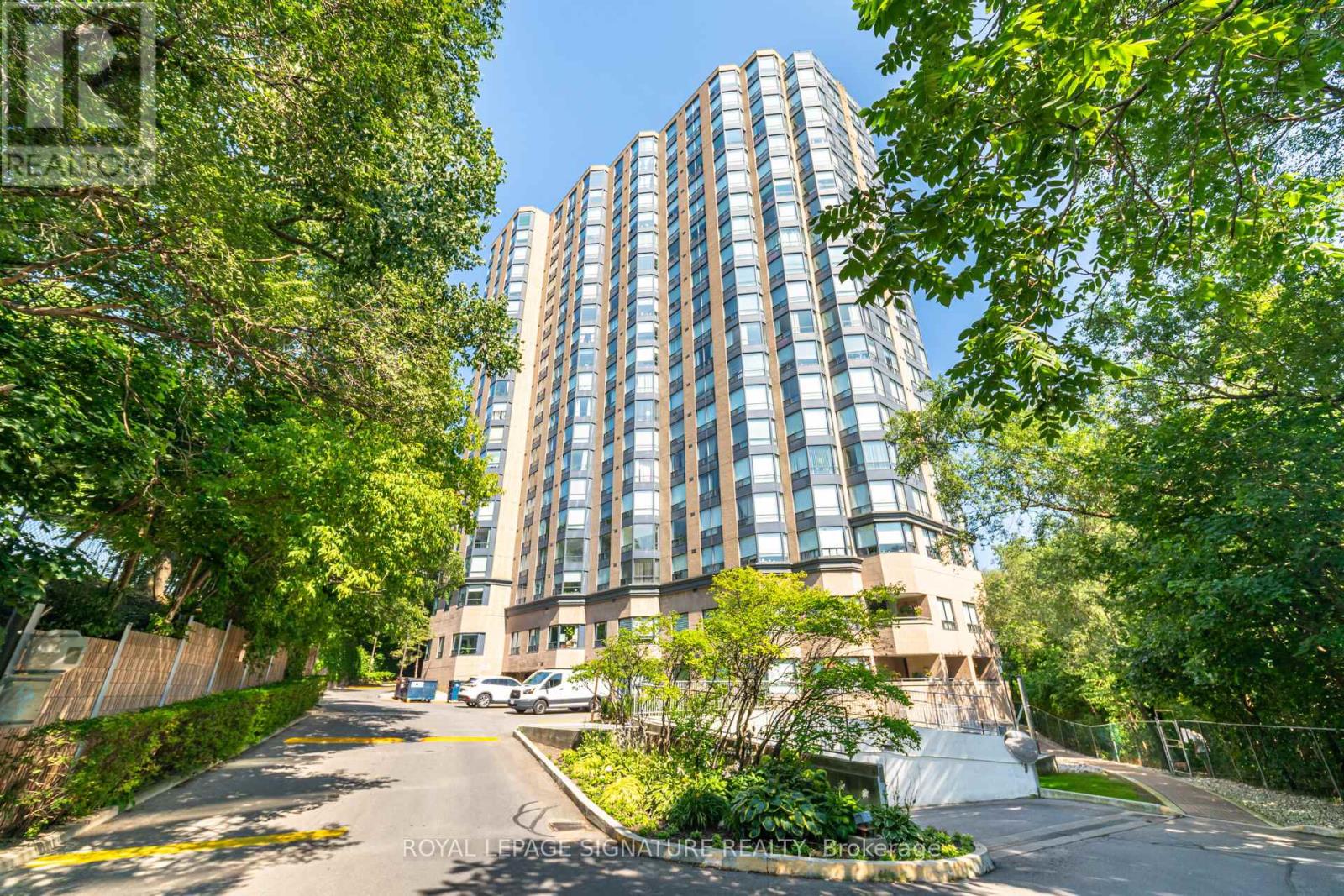 804 3 Hickory Tree Rd, Toronto, ON M9N 3W5