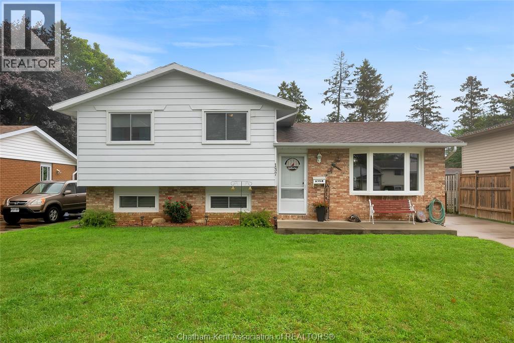 137 Primrose Ln, Chatham, ON N7L 4N7