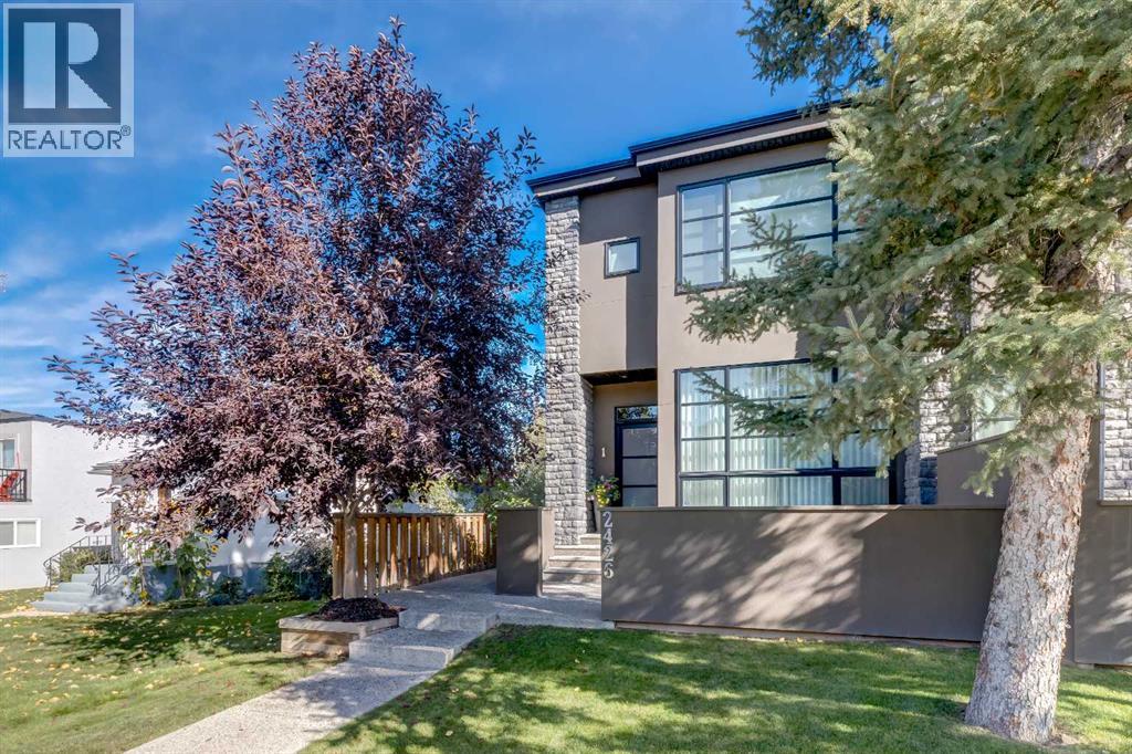 2426 29 Street Sw Unit 2, Calgary, AB T3E 2K4