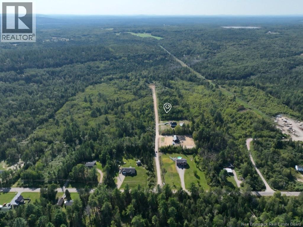 7 Crest Ave, Heathland, NB E3L 5C1
