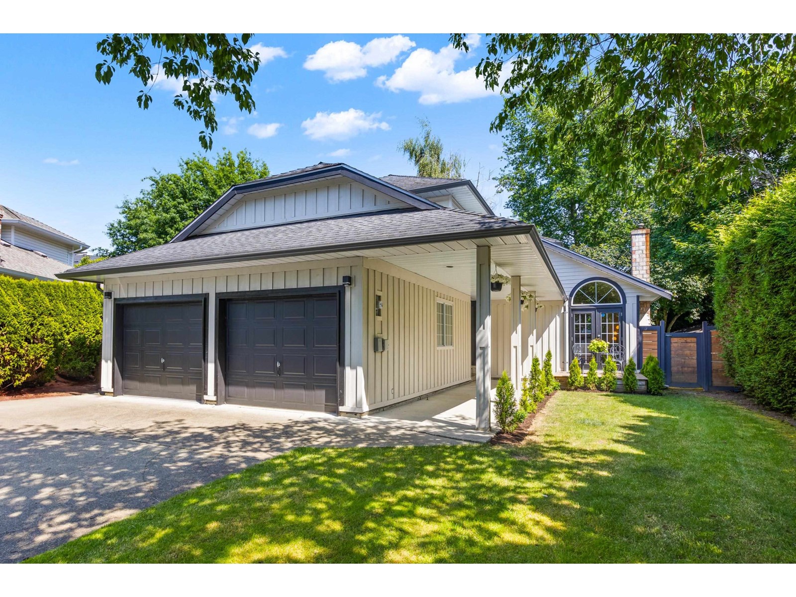 143 Street Unit 1614 #b, Surrey, BC V4A 8M7