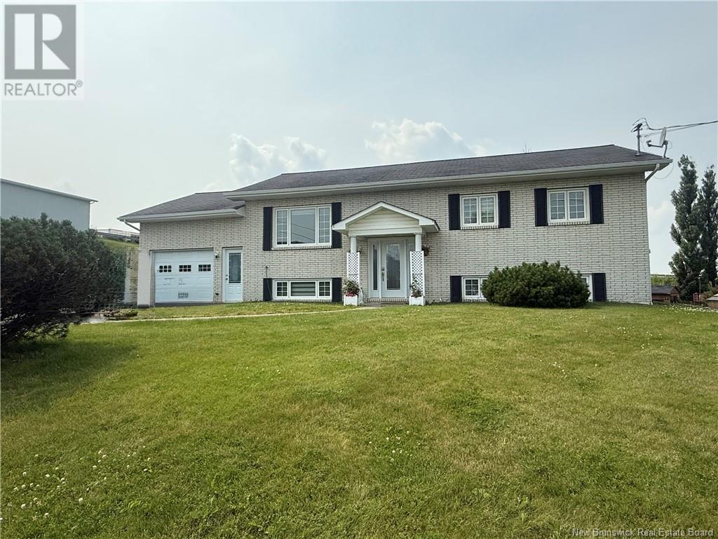 835 Walker St, Grand-saultgrand Falls, NB E3Z 1A4