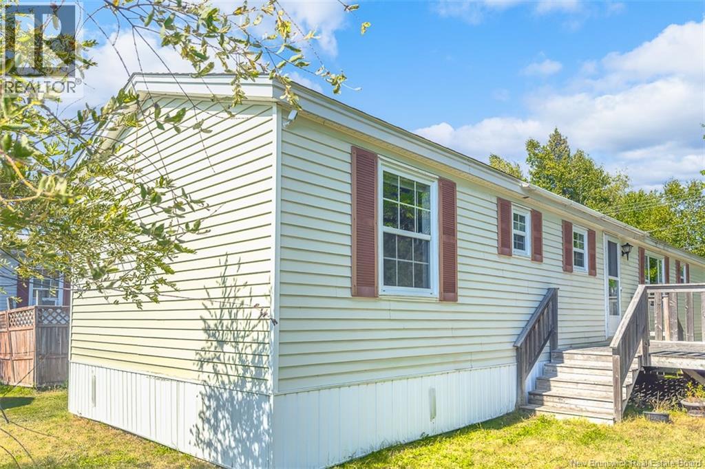 10 Daley St, Lincoln, NB E3B 6Z5