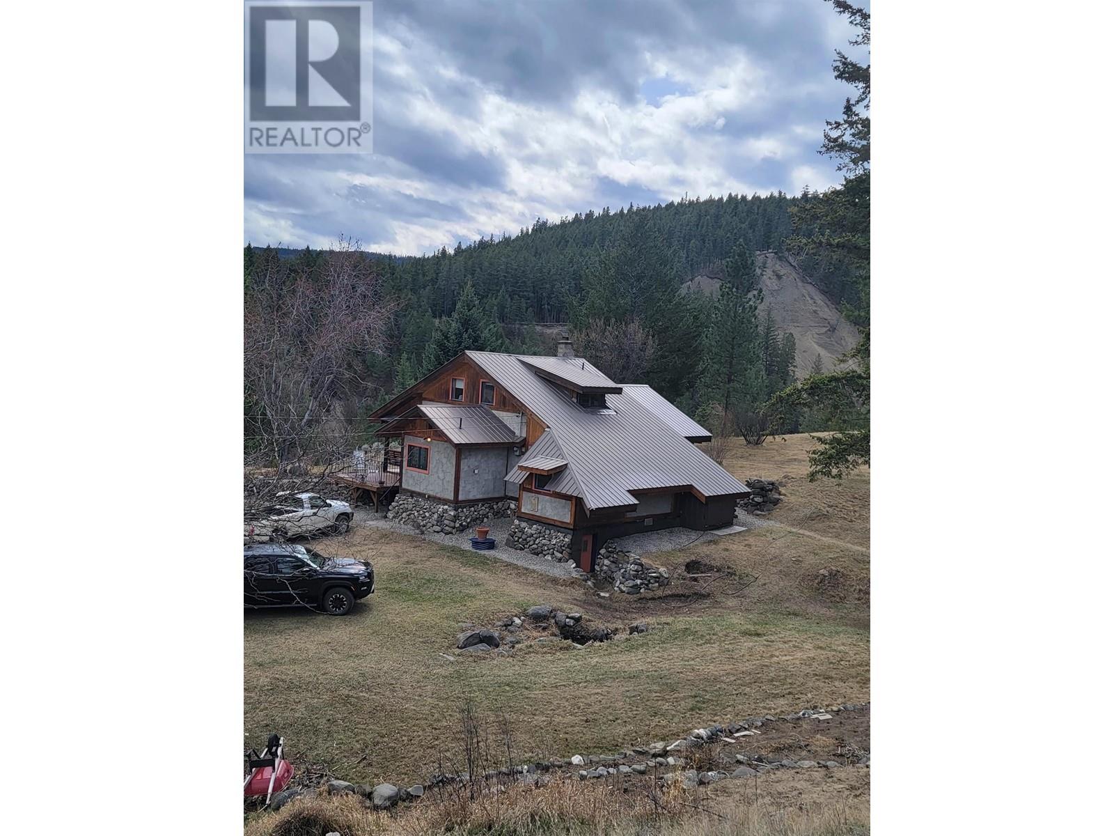 111 Harding Rd, Williams Lake, BC V2G 5H5