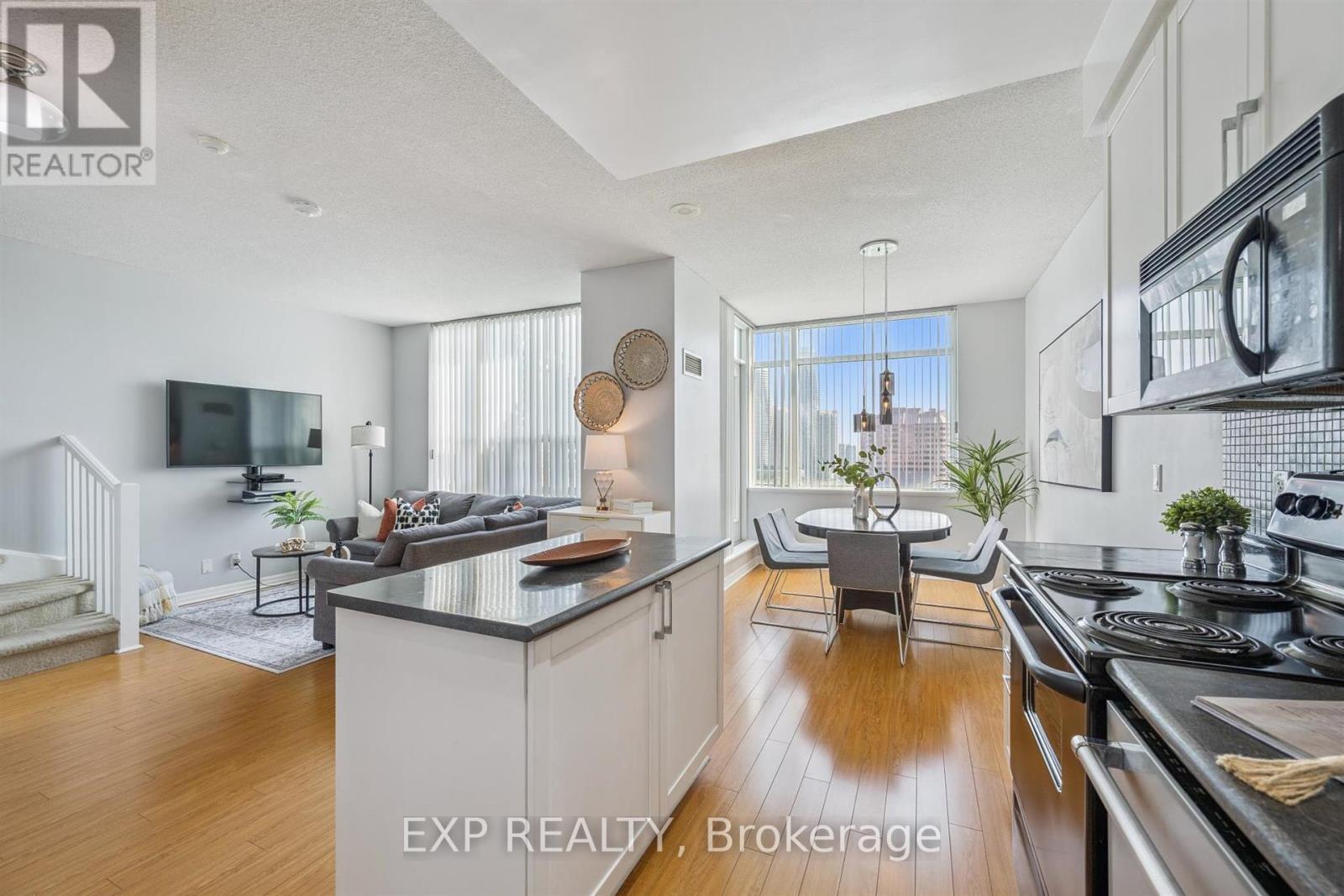 905 220 Burnhamthorpe Rd W, Mississauga, ON L5B 4N4