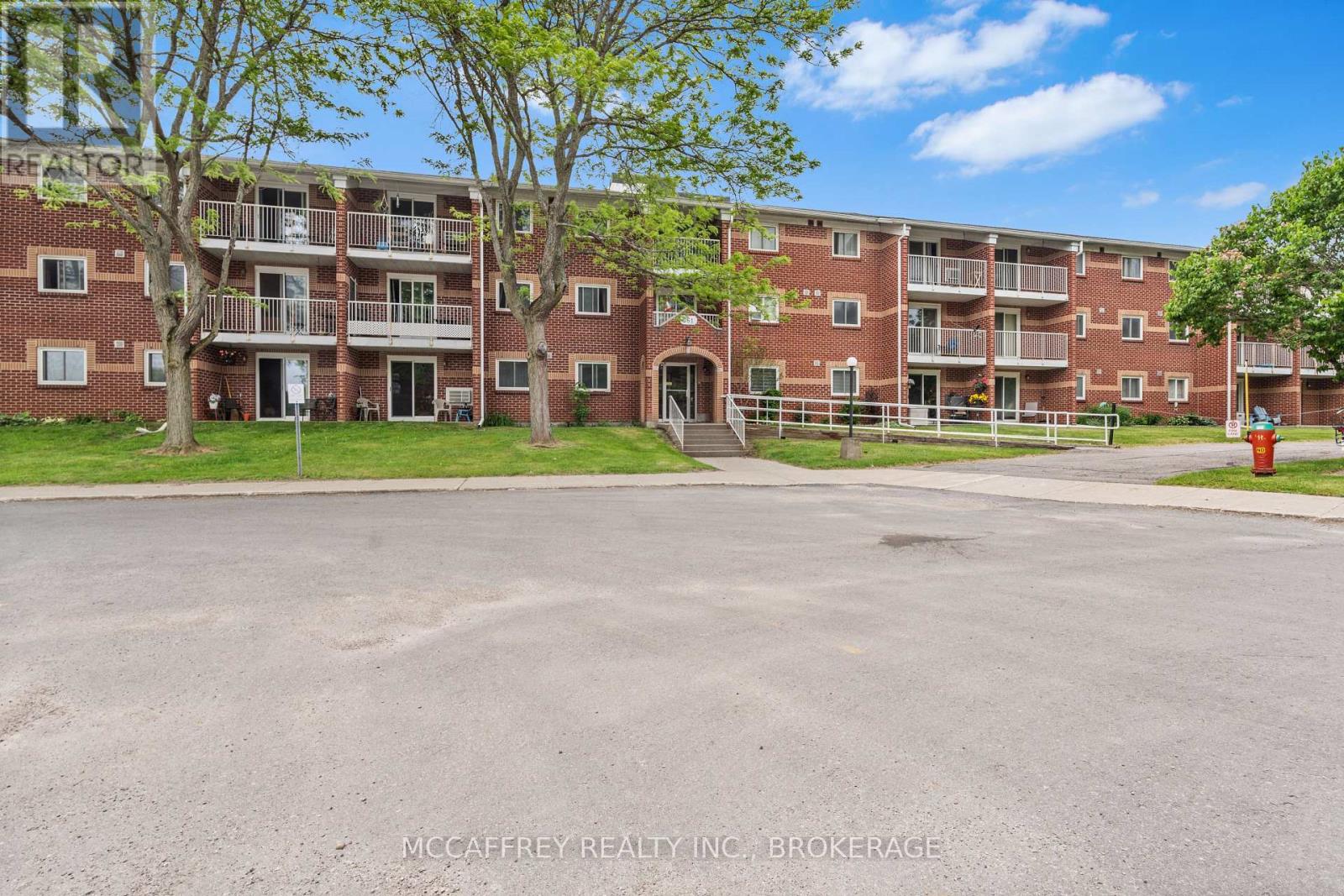 204 561 Armstrong Rd, Kingston, ON K7M 8J9