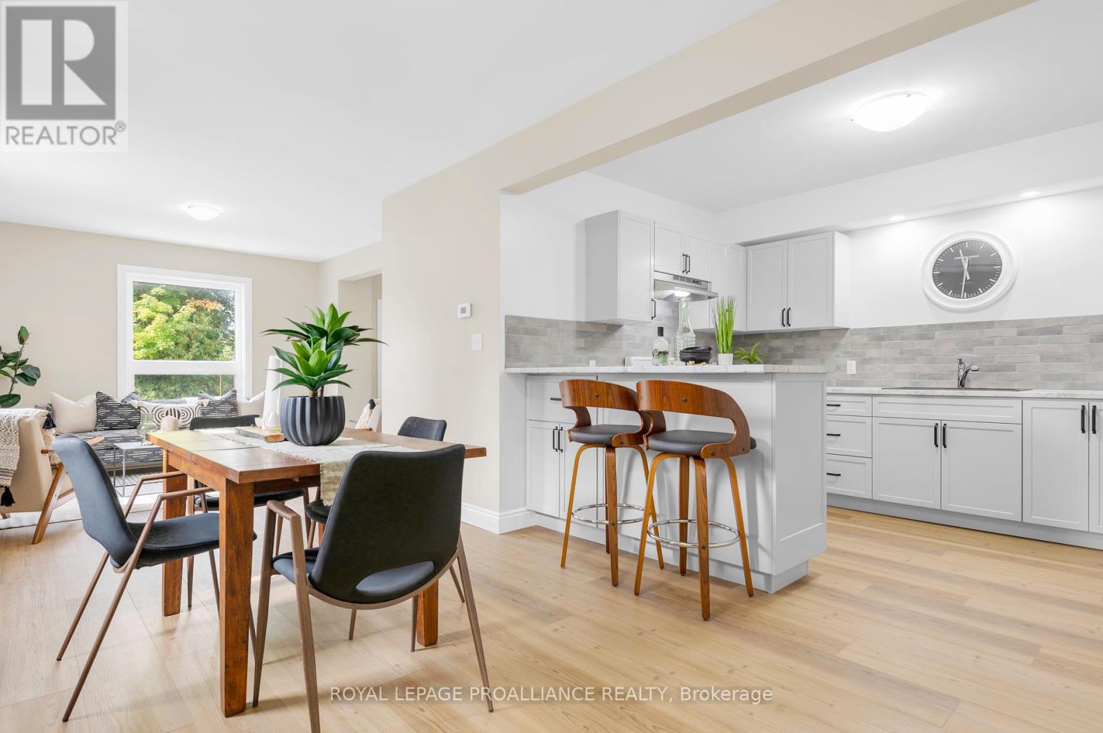 27 Maplewood Ave, Brighton, ON K0K 1H0