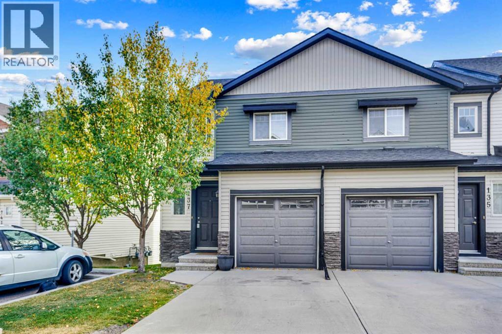 137 Pantego Ln NW, Calgary, AB T3K 0T1