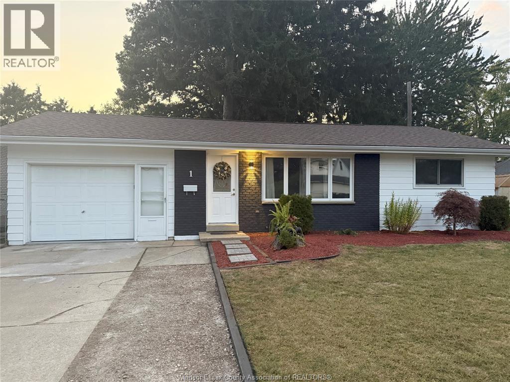 1 Longfield Ln, Leamington, ON N8H 2R8