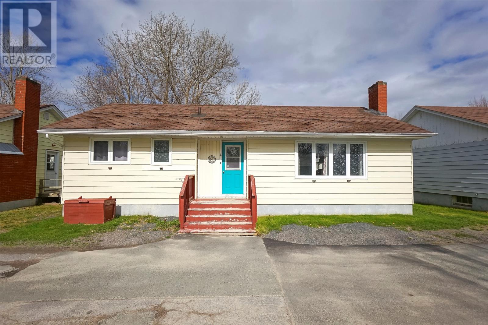 4 Bay St, Carbonear, NL A1Y 1B1