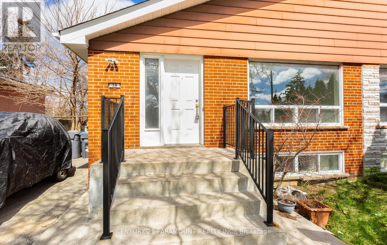 39 Aloma Cres, Brampton, ON L6T 2N8