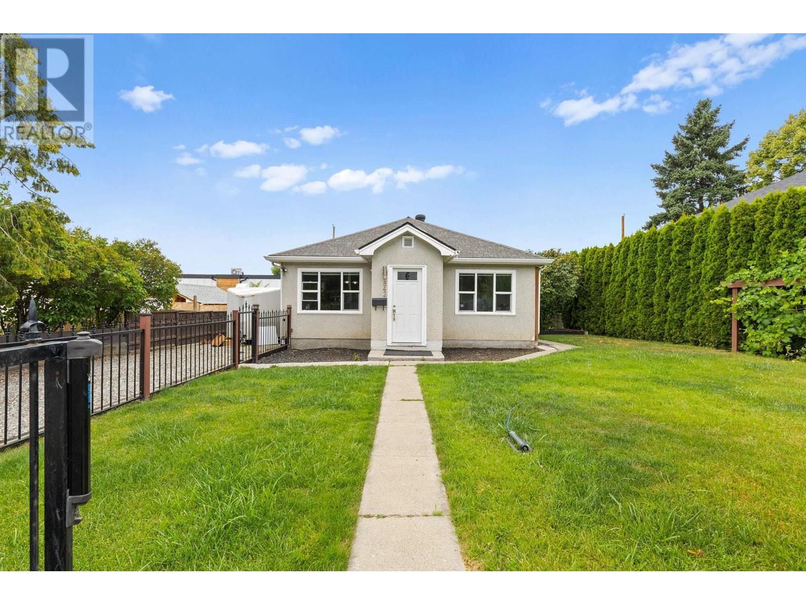 842 Glenmore Dr, Kelowna, BC V1Y 4N9