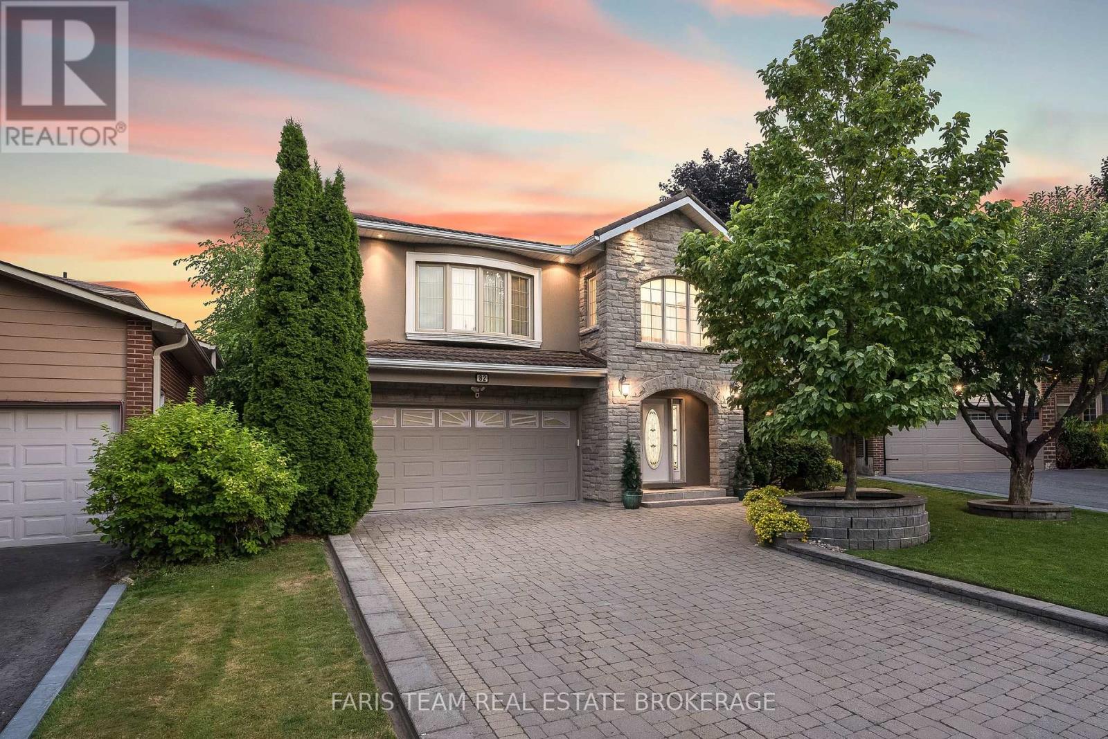 82 Derby Ct, Newmarket, ON L3Y 5Z9