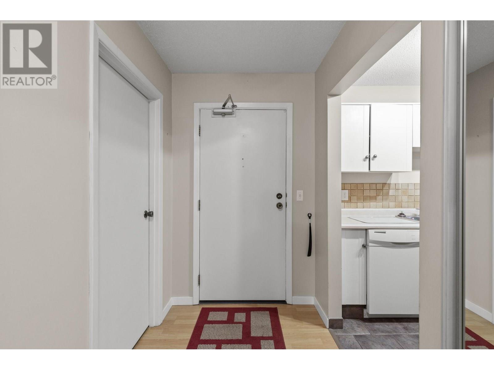 1035 Bernard Avenue Unit 108, Kelowna, BC V1Y 6P7