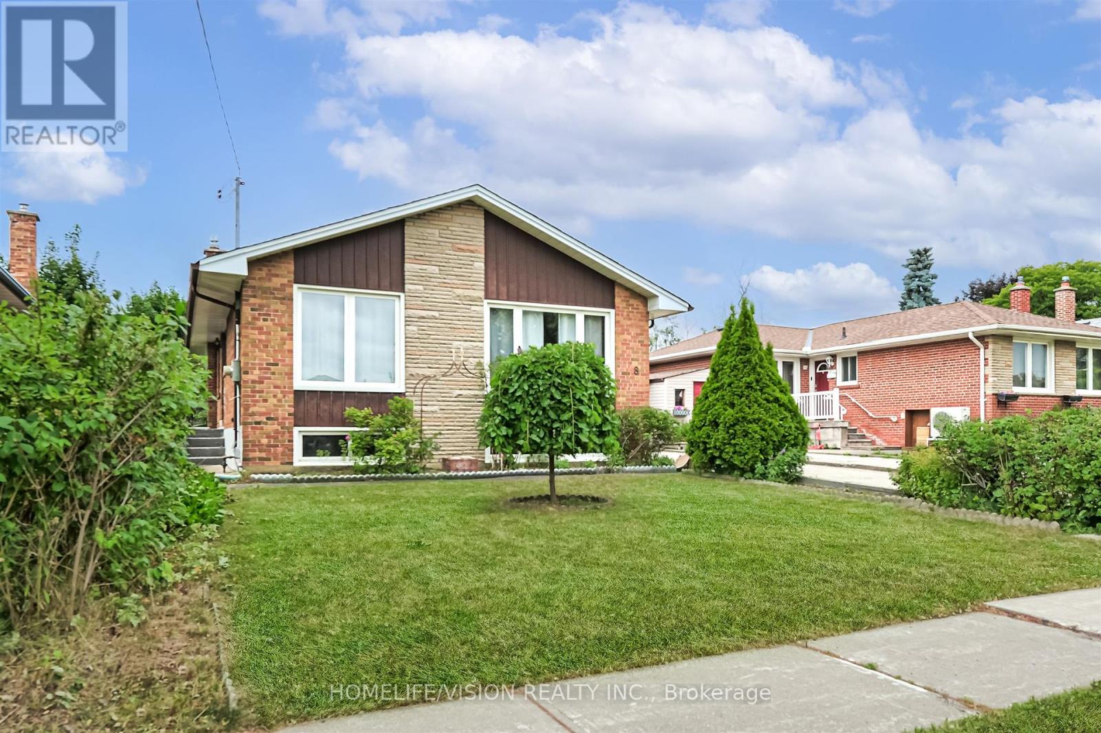 8 Murmouth Rd W, Toronto, ON M1T 2R1