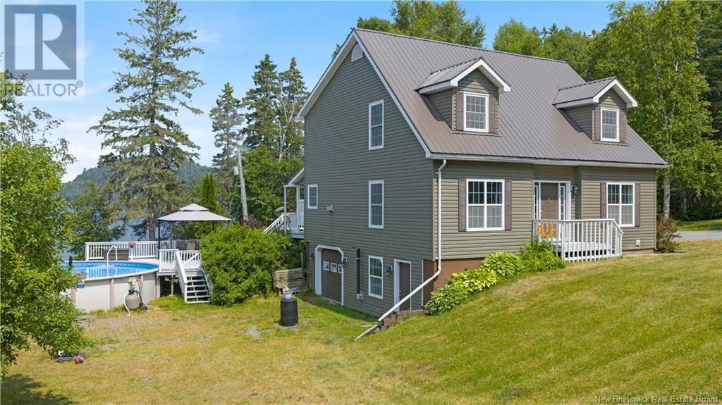 35 Mcgeachy Ln, Oak Haven, NB E3L 3T5