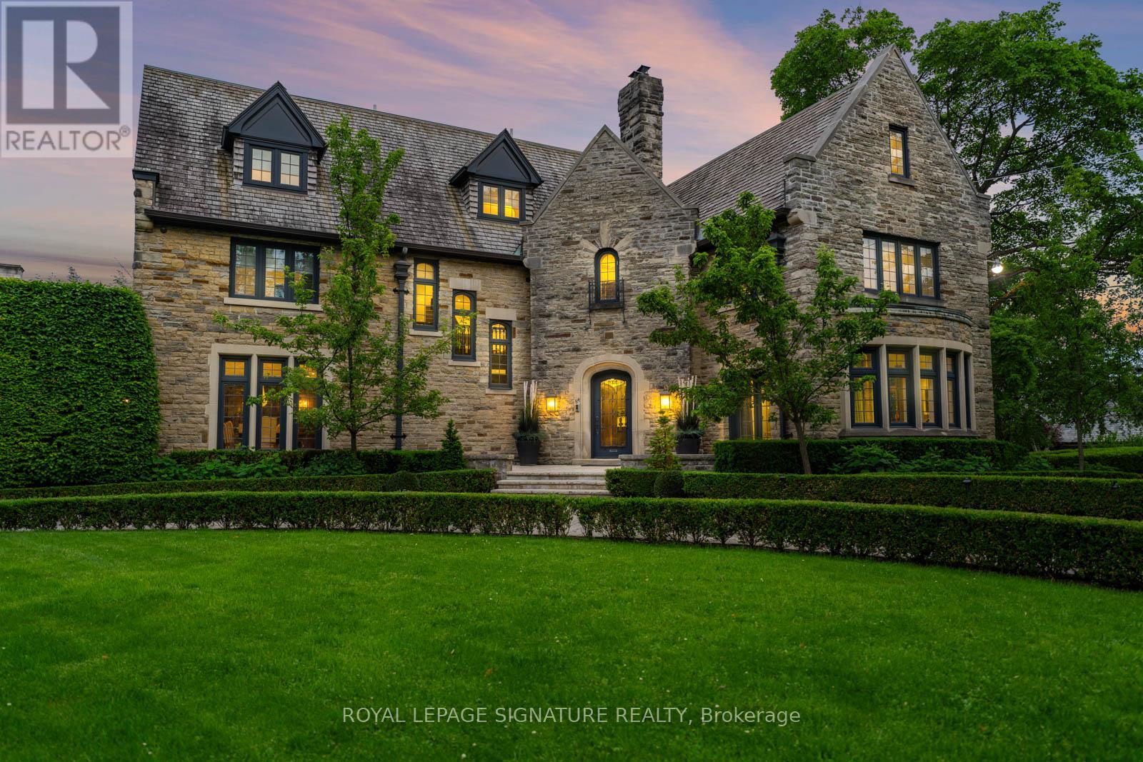 64 Old Forest Hill Rd, Toronto, ON M5P 2R2