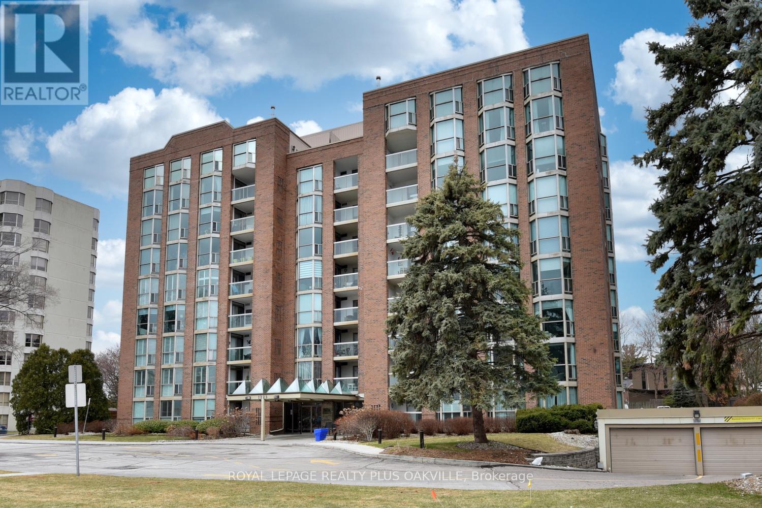 404 1225 North Shore Blvd E, Burlington, ON L7S 1Z6