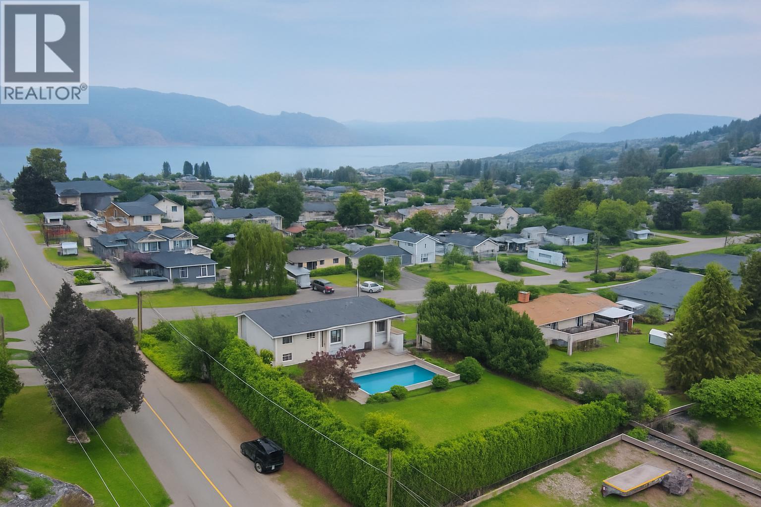 810 Westbrook Dr, West Kelowna, BC V1Z 1R3