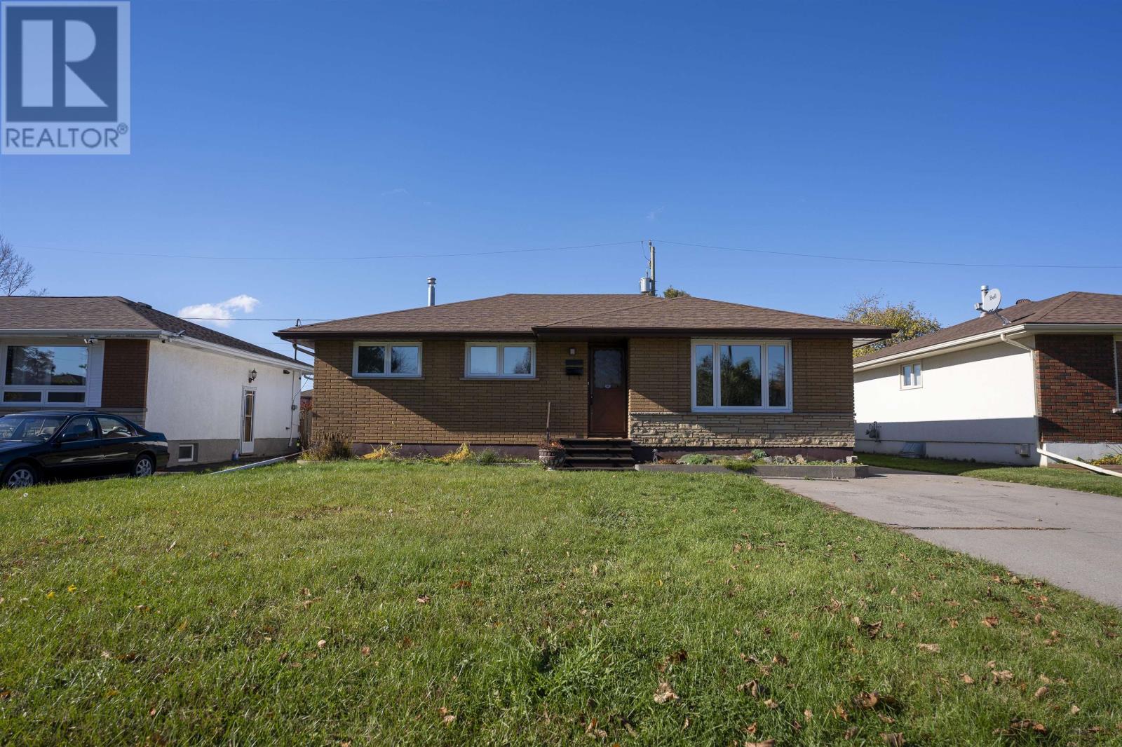 417 Agate Bay, Thunder Bay, ON P7C 1T7