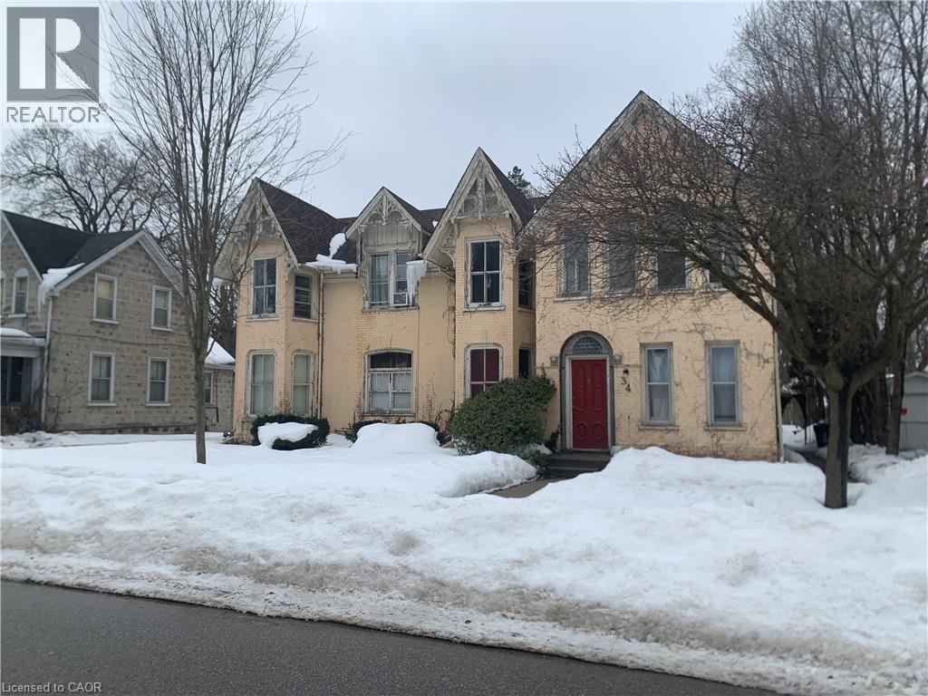 34 Oak St, Cambridge, ON N1R 4K6