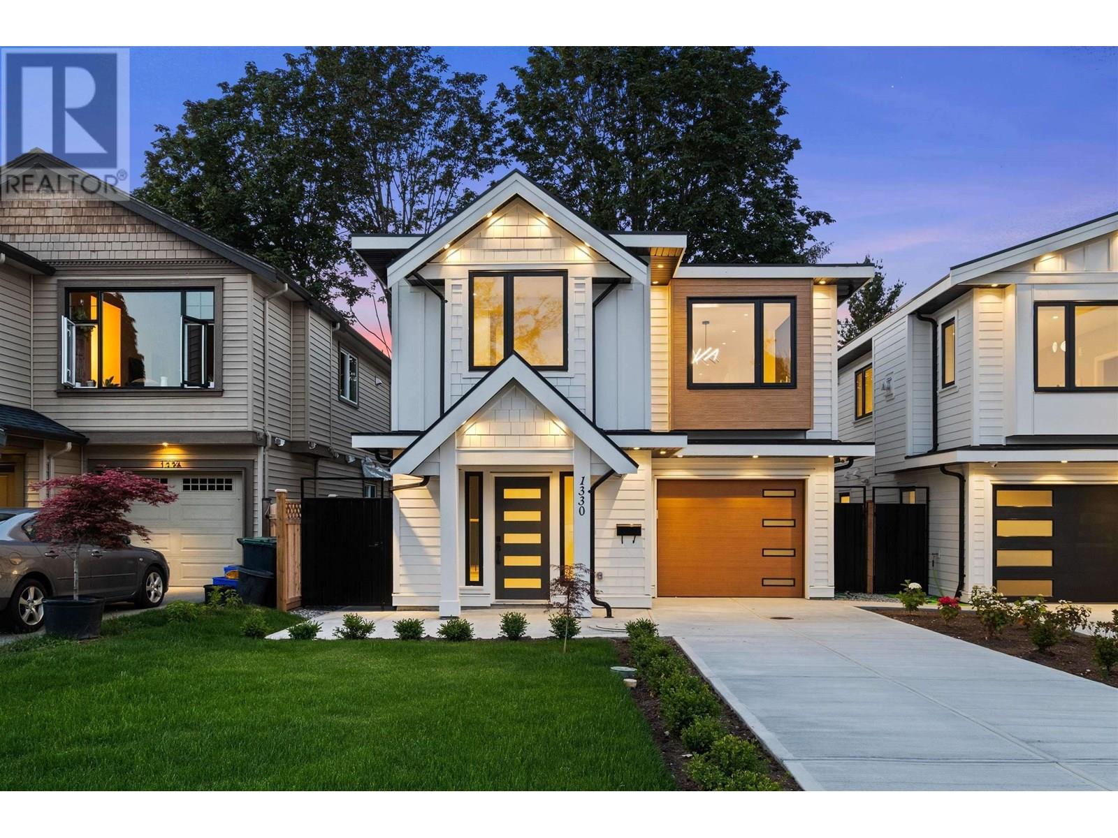 1330 W 15th St, North Vancouver, BC V7P 1N2