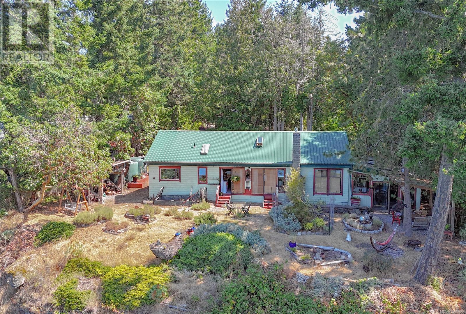 1025 Pat Burns Ave, Gabriola Island, BC V0R 1X2