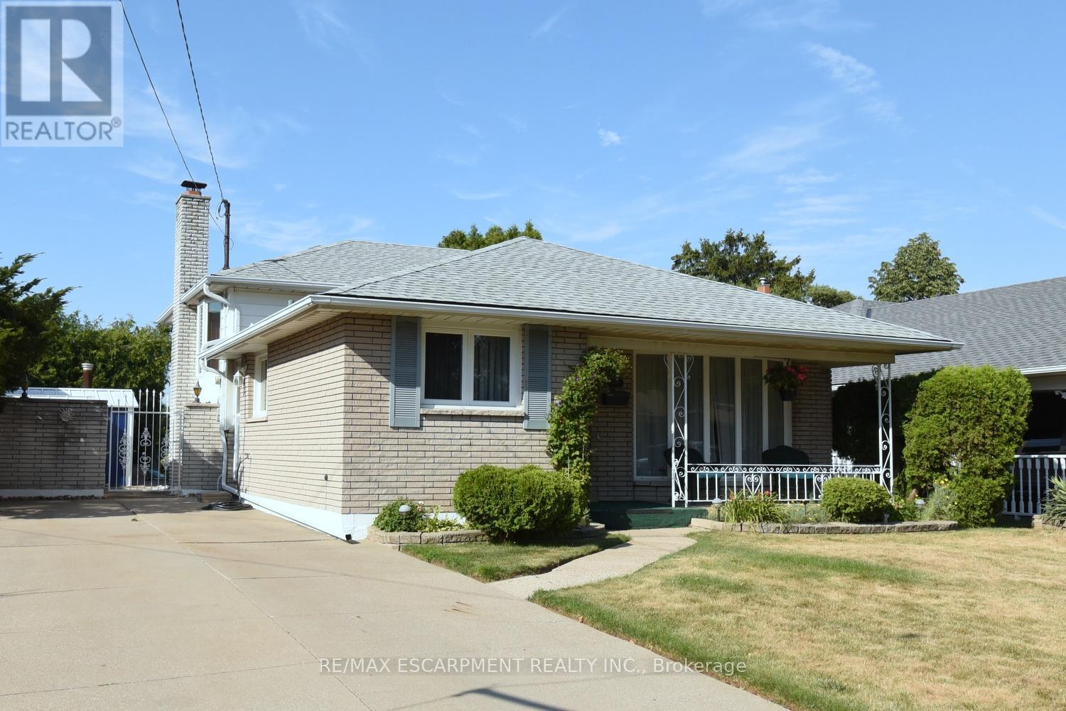 33 Dubarry Blvd, Hamilton, ON L8T 2V6