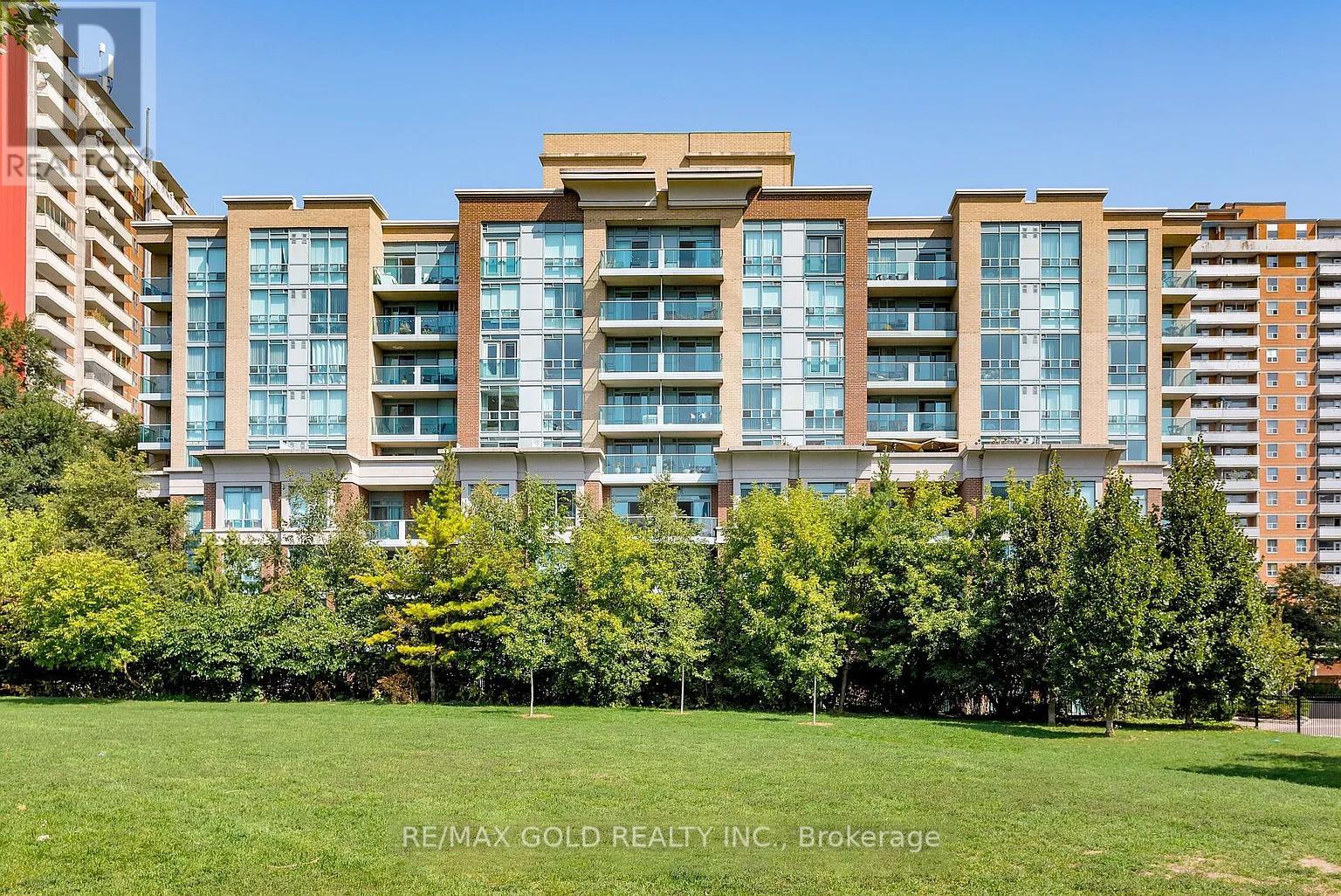 211 17 Michael Power Pl, Toronto, ON M9A 5G5