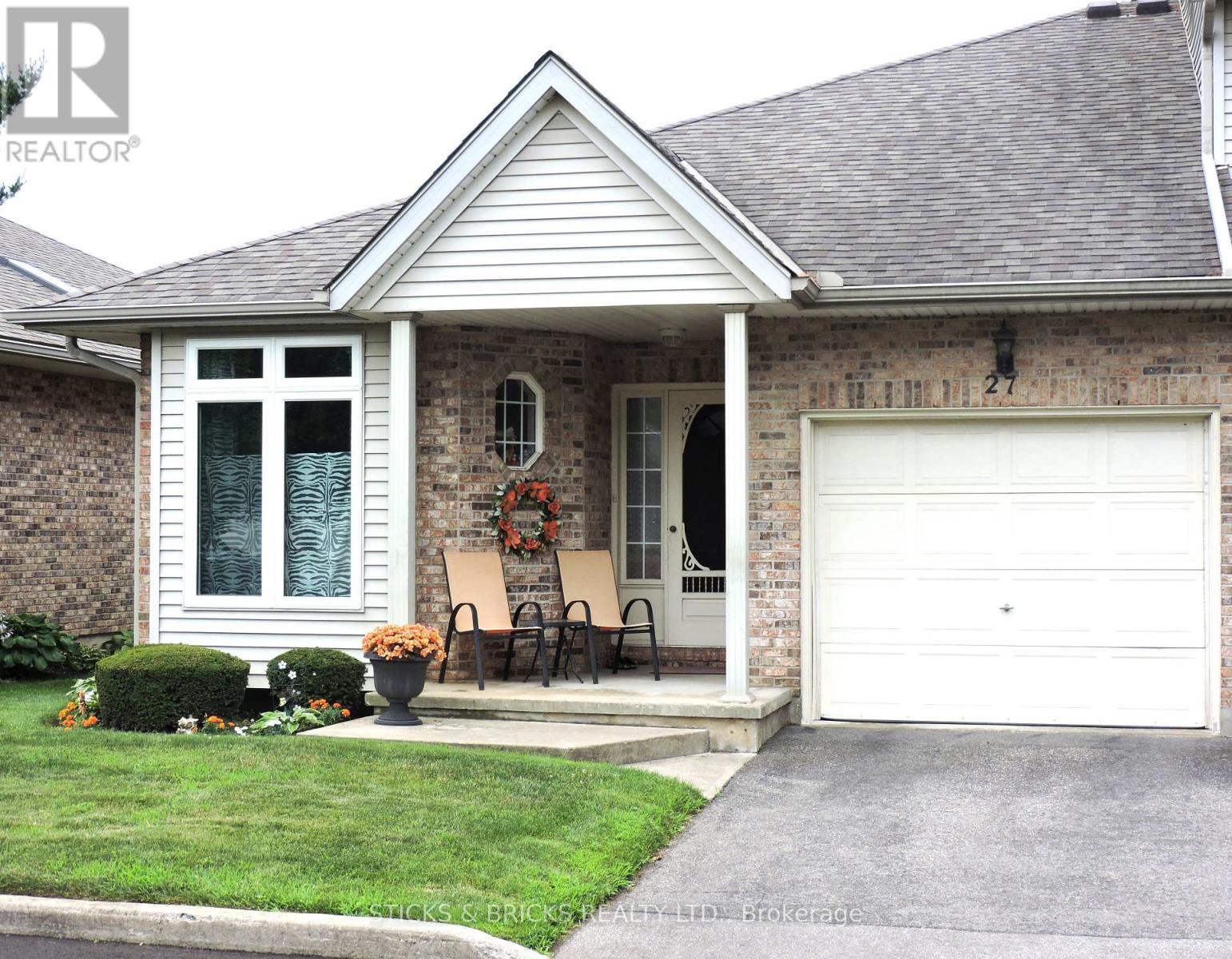 27 5070 Drummond Rd, Niagara Falls, ON L2E 6E4