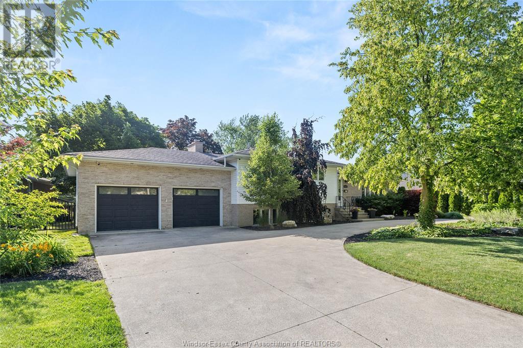 4259 Roseland Dr E, Windsor, ON N9G 1Y6
