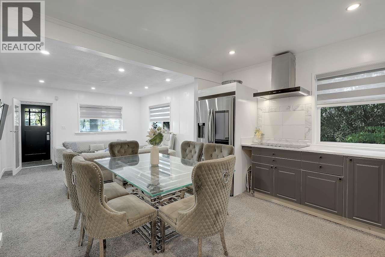 7822 Willard St, Burnaby, BC V3N 2W5