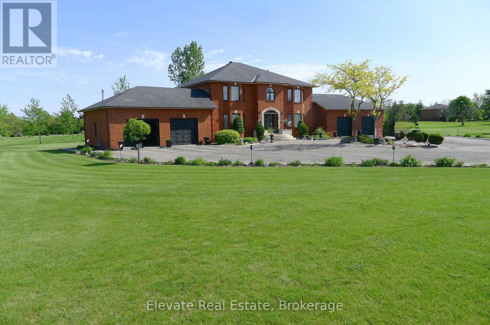 16 Fenton Way, Brampton, ON L6P 0P5