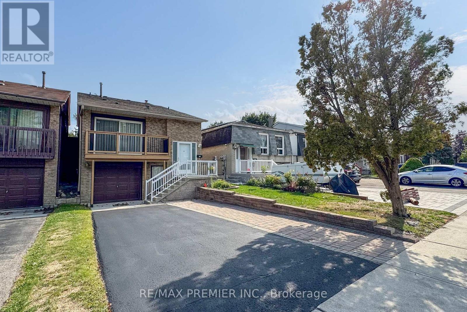191 Invergordon Ave, Toronto, ON M1S 3Z1