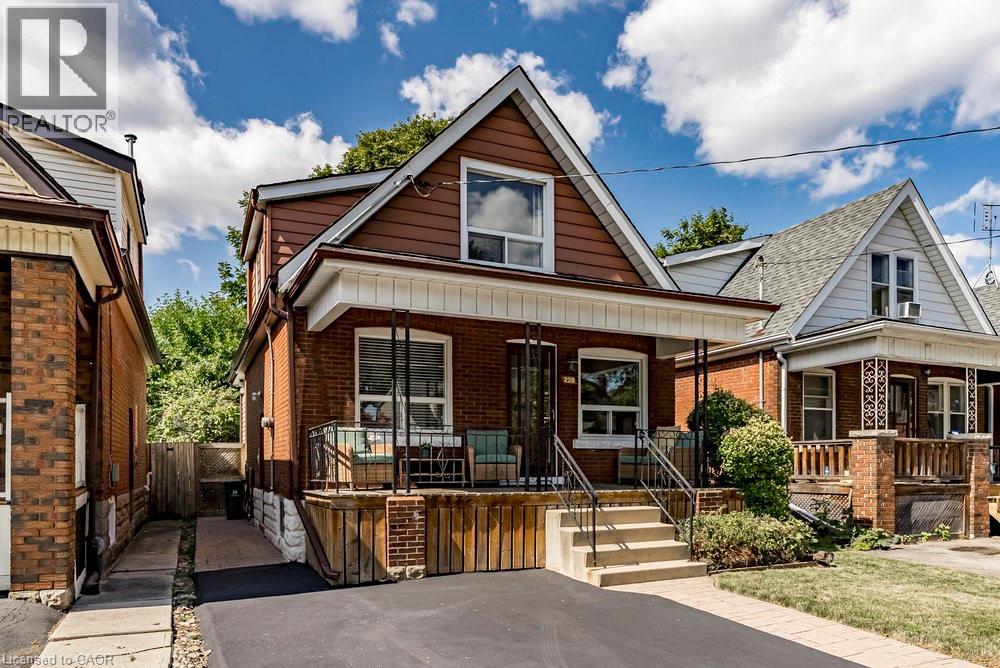 228 Edgemont St S, Hamilton, ON L8K 2J2